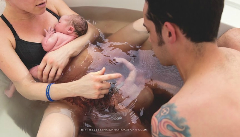 Baby Born in Amniotic Sac: A Father Delivered His Twins in Home Waterbirth