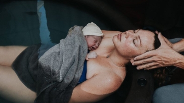 Baby's First Moments of Life: Powerful Photos of Women Giving Birth