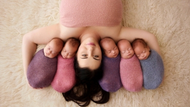 Adorable Photo Shoot Shows Australian Mother's Quintuplets