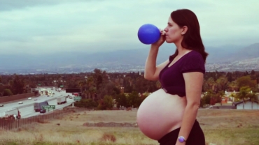 Adorable Time-Lapse Video of a Couple's Twin Pregnancy