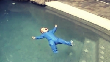 Baby Swims After Falling in Pool: Infant Swimming Resource
