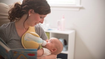 The Beebo: Free Hand Baby Bottle Holder for Moms