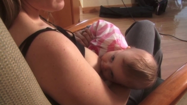 Breastfeeding Tips on Scheduling for Newborn Babies
