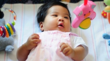 Developmental Milestones for Baby: Fifth Month