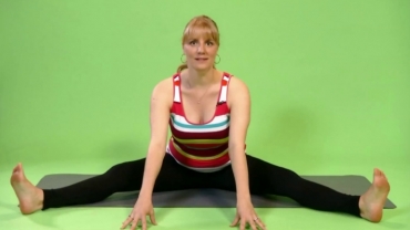 Prenatal Yoga: Half Forward Bend Pose (Ardha Uttanasana)