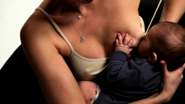 How to Get into the Proper Position for Breastfeeding