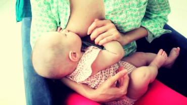 Breastfeeding Positions: How to Hold Baby While Breastfeeding?