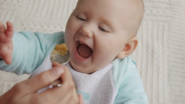 Introducing Solids to Babies: When, What and How?