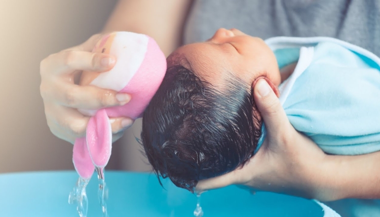 Tips for Bathing Your Newborn: Caring for Umbilicus and Circumcision Sites