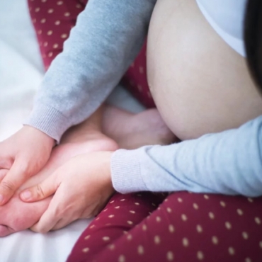 3 Ways to Soothe Swollen Feet from Pregnancy