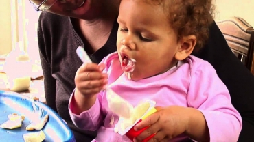 How to feed a baby: 10-12 months