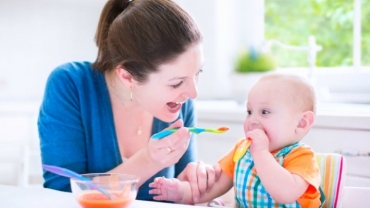 Baby Feeding - When Should You Start To Feed Solid Food?