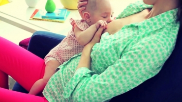 Breastfeeding Positions: How to Breastfeed in the Straddle Position?