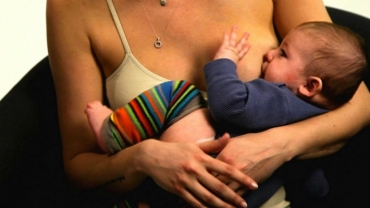How to Do the Cradle Breastfeeding Position?