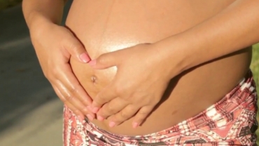 How To Treat & Prevent Stretch Marks Naturally