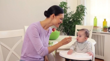 Introducing a Baby to Solid Foods