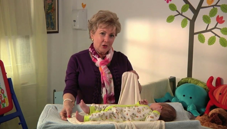 How to Swaddle a Baby - Why is Swaddling Important?