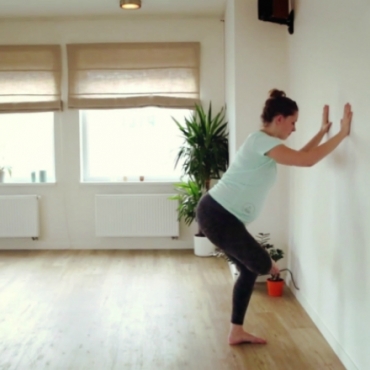 How to in 60 Seconds Pregnancy Yoga: Shiva