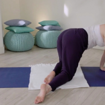 Prenatal Pilates: Side Stretching on all Four